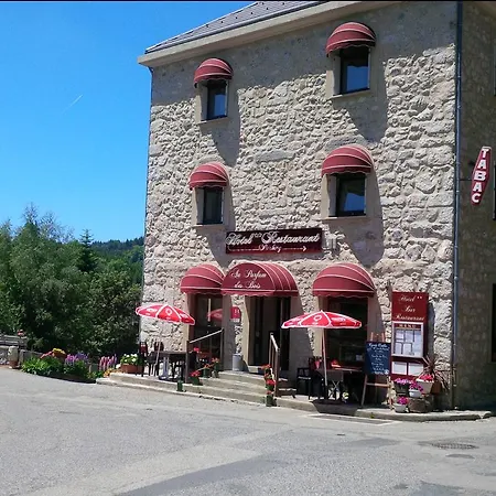 Au Parfum Des Bois 2*